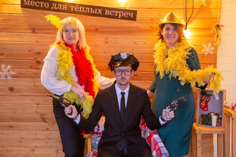 Новогоднее украшение зала для корпоратива в Калининграде