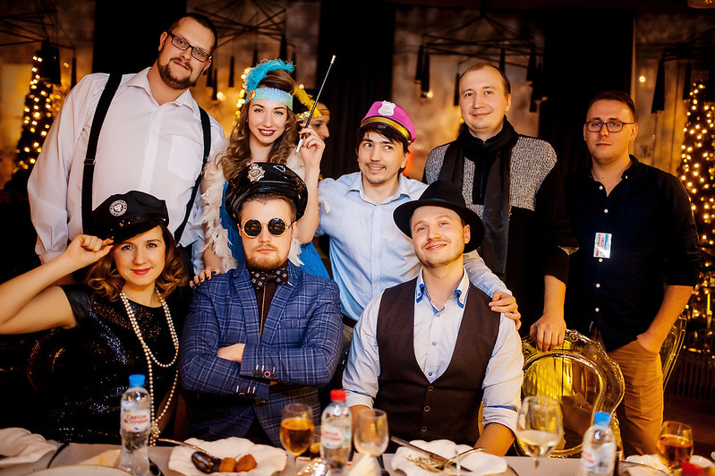 Команда компании празднует Новый год в ресторане Kaliningrad