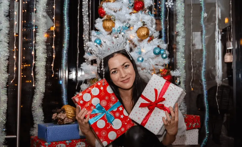 Гайд по идеальному Новому году 2026 с друзьями в Калининграде: от квартиры и коттеджа — до квеста и ночного города