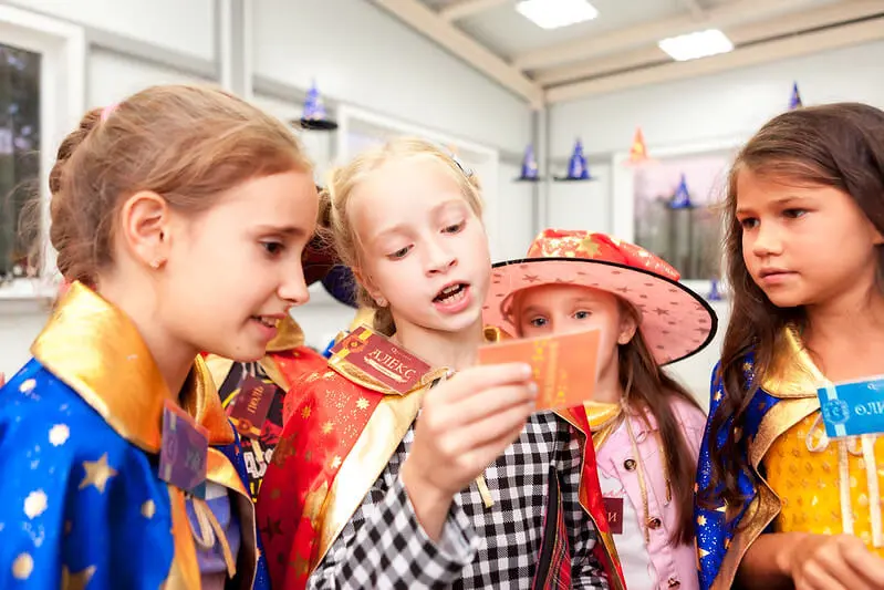 Новый год в Калининграде глазами школьников: квесты, игры и секреты организации