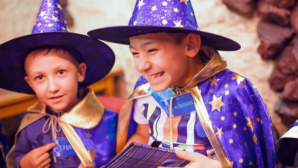 Квест на 23 февраля для детей «Школа магии»: юный волшебник очистил карту подземелья.